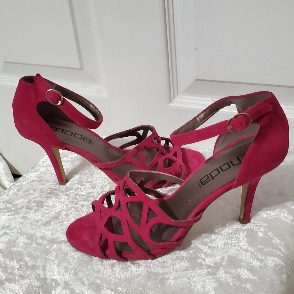 Moda Pink Suede Strapy Sandals